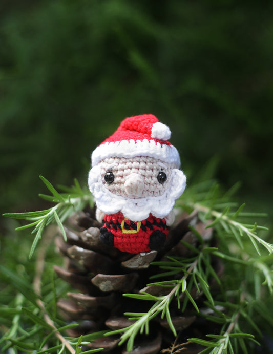 Santa claus Crochet Miniature Doll . Perfect Sensory Fidget Toy . Car and Office Desk Decor . Pocket Hug, Cute DIY Baby Mobile and Stocking Stuffer