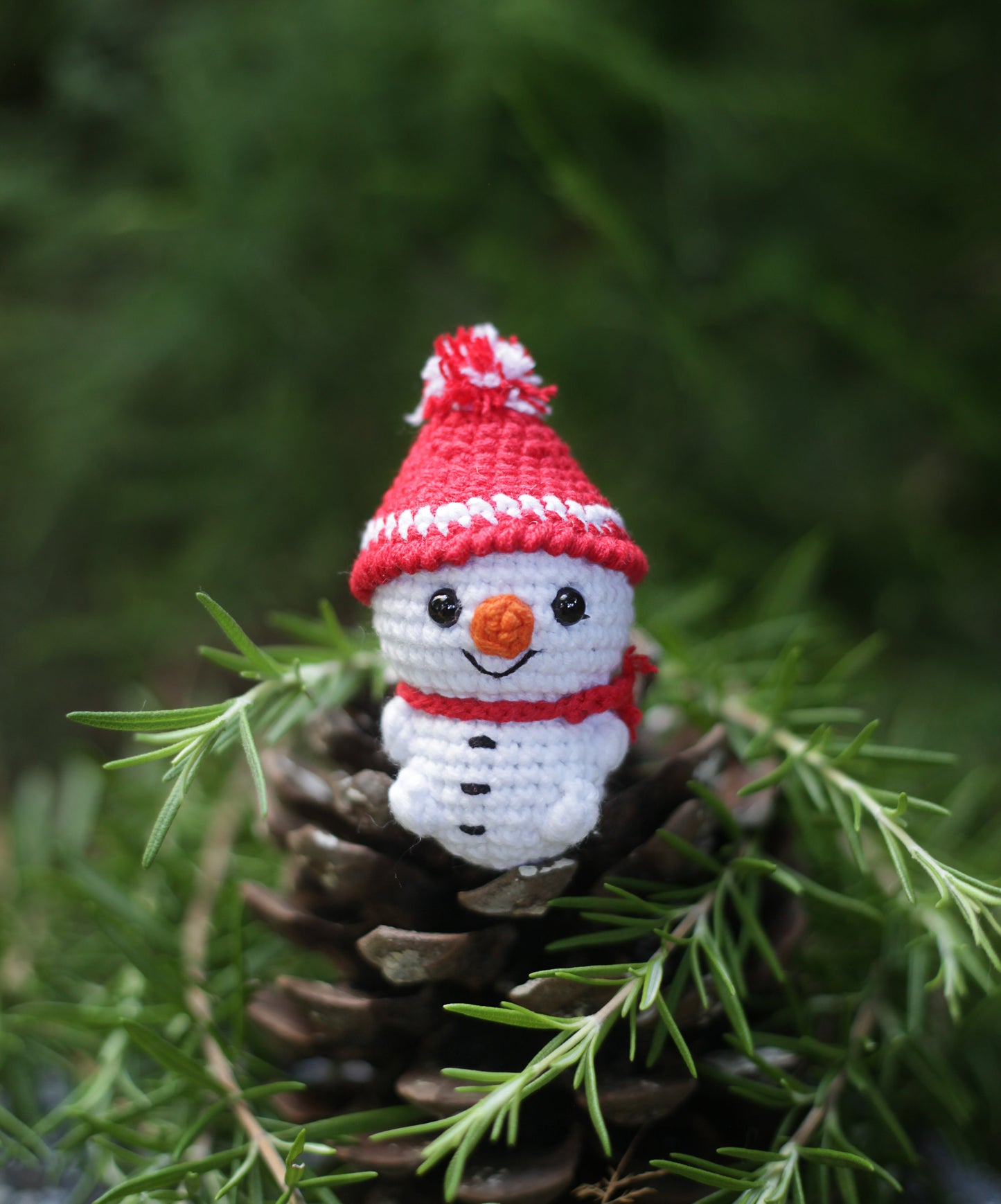 Snowman Crochet Keychain Miniature amigurumi figurine for office desk decor, fidget sensory toy, unique gift for car dashboard . kawaii pocket  hug