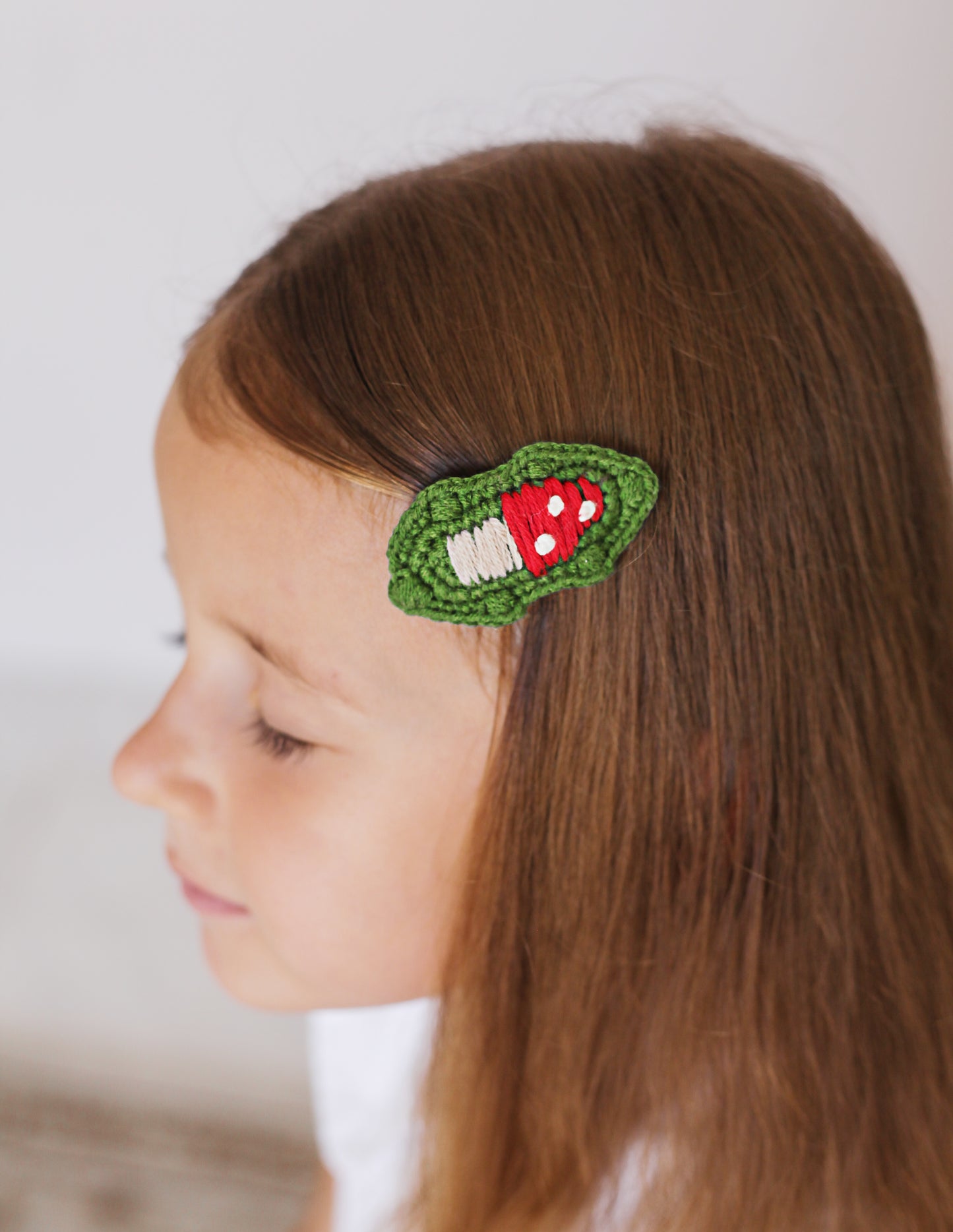 Christmas Crochet Trim Snap Hair Clips, Hair barrettes for kids